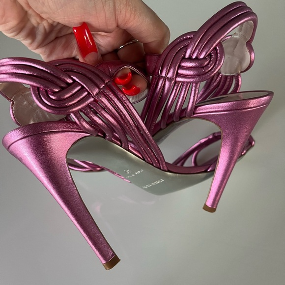 Emilio Pucci pink metallic sandals - Picture 2 of 7